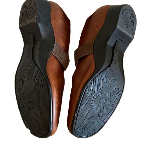 Avaron Brown Leather Mary Janes Comfort Shoe - 9.5 - Picture 8 of 13